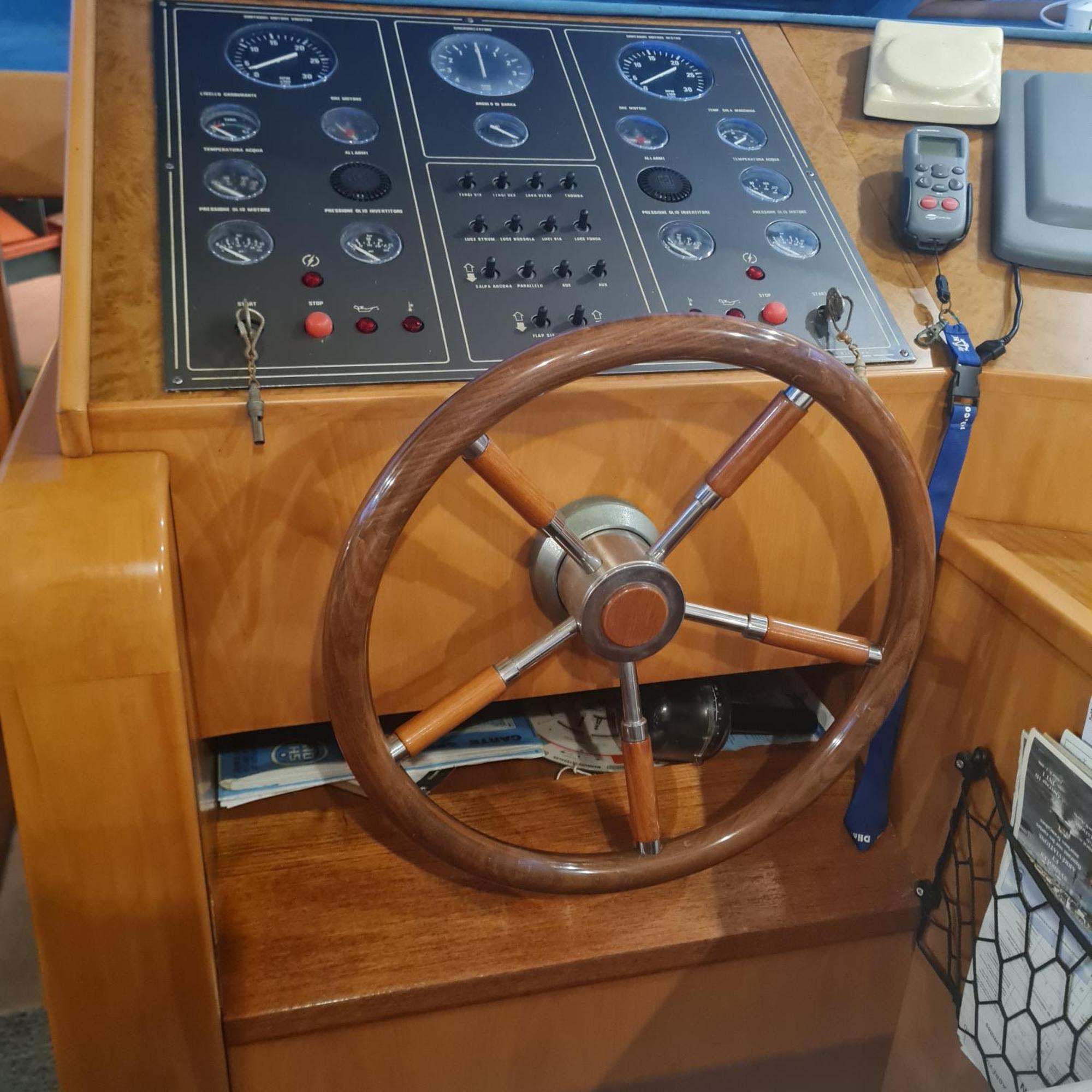 Nuit Insolite Bateau A Quai - Saint Louis Du Rhone *
