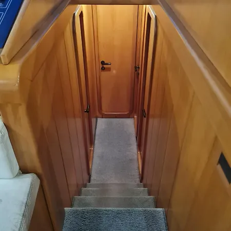 Nuit Insolite Bateau A Quai - Port Saint Louis Du Rhone Extérieur photo